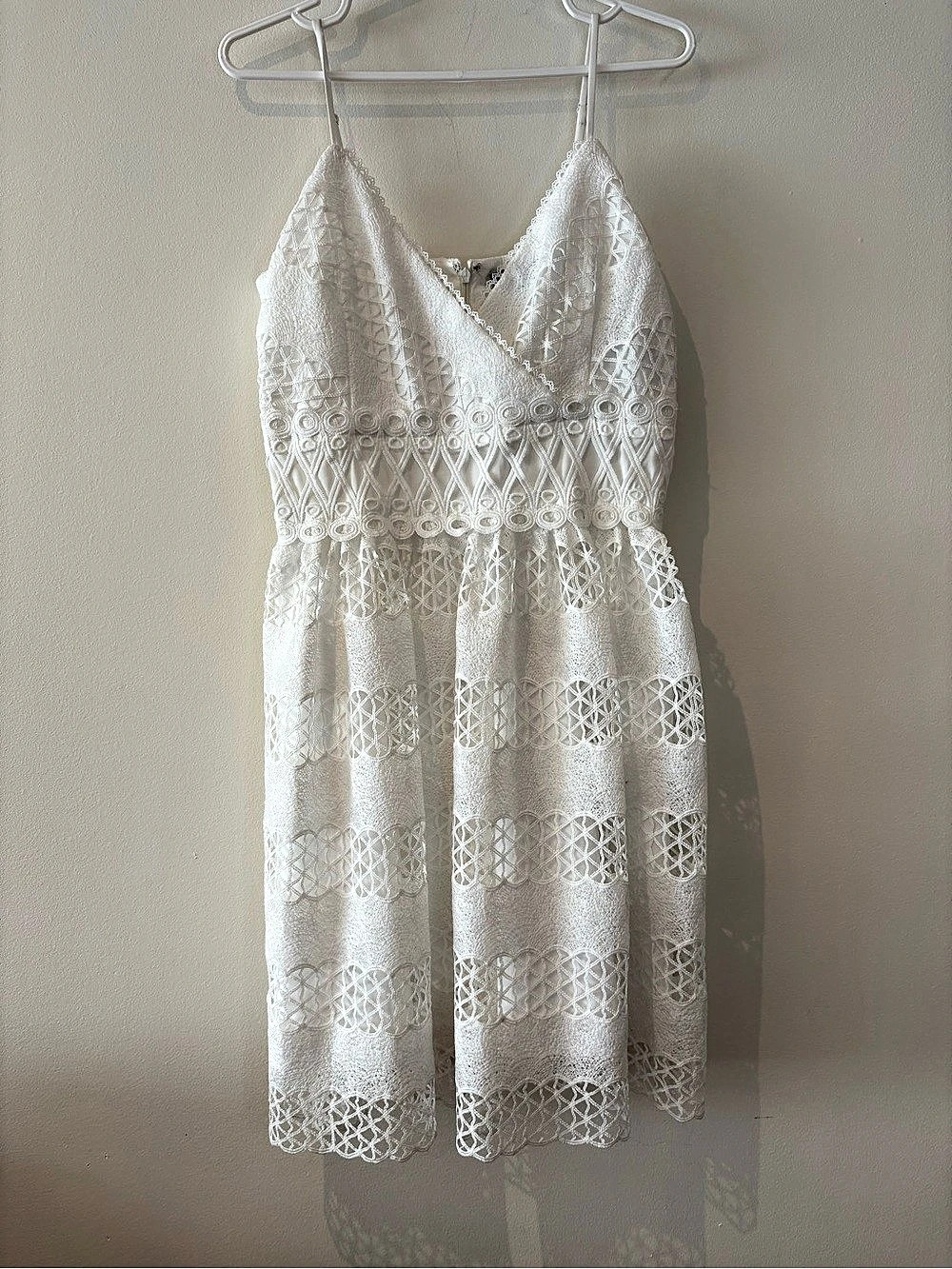 GUESS Lace Mini Dress in White Size 6 Like New